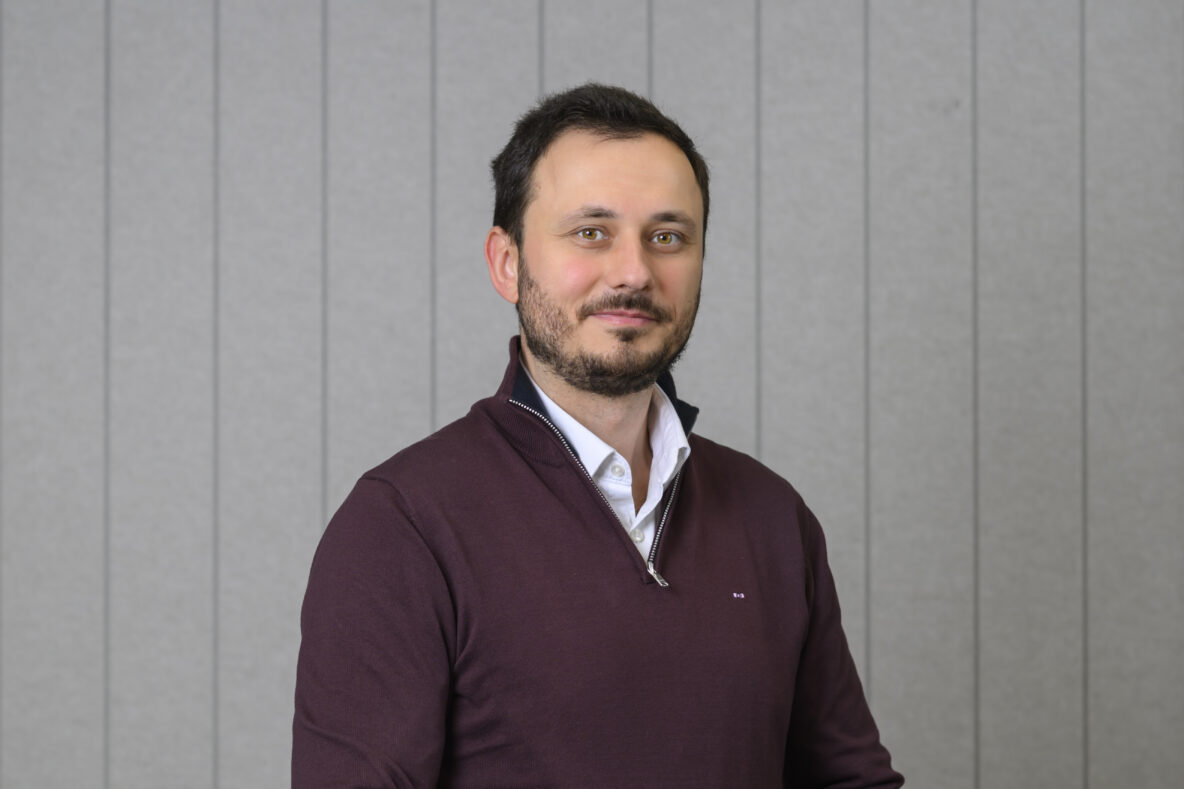 Picture of Dan Hirlea